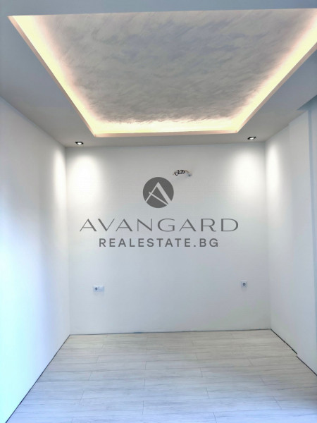 ТРИСТАЕН ПЕНТХАУС В СЪРЦЕТО НА СМИРНЕНСКИ