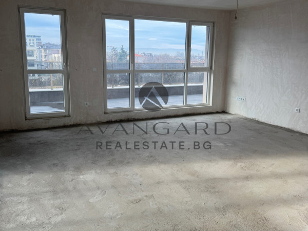 THREE-ROOM APARTMENT! ROAD BASE!