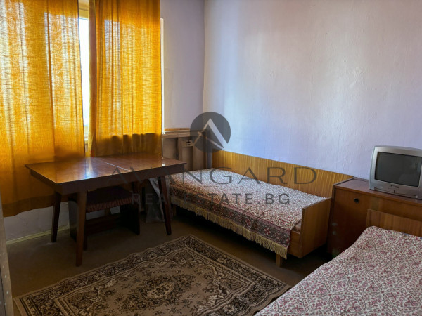 THREE BEDROOM FURNISHED! REAL SQUARE! SUNRISE