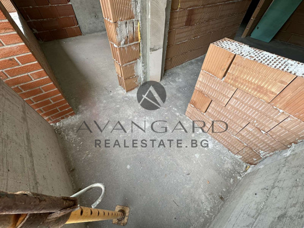 Four -bedroom / new modern building