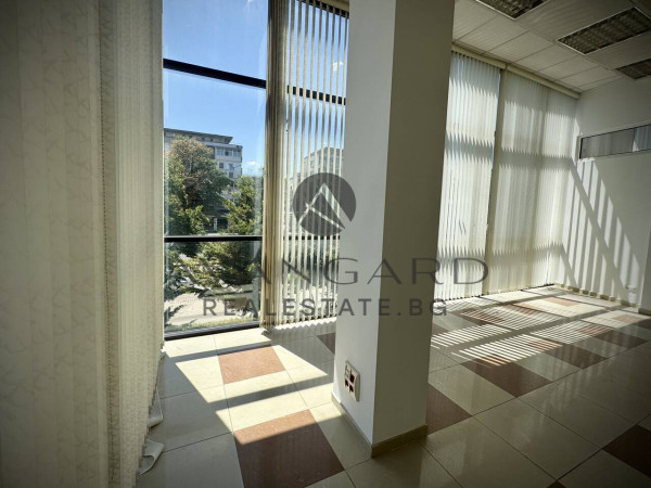 ПРОСТОРЕН ОФИС / ТОП ЛОКАЦИЯ / ЦЕНТЪР