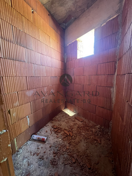 Тристаен Модър