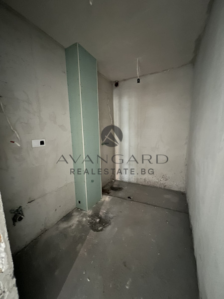 Двустаен апартамент с веранда на ул.Рая