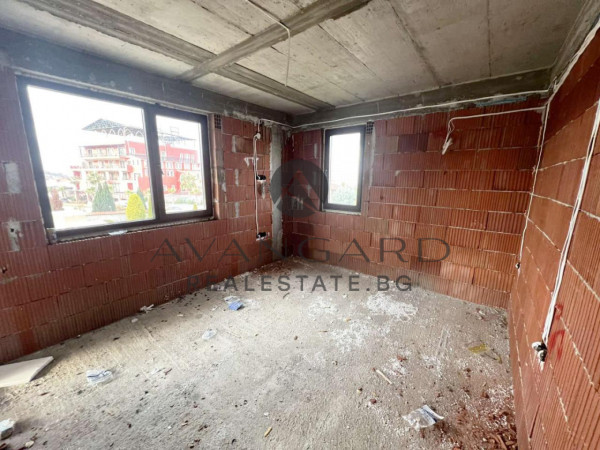 ДВУЕТАЖНА КЪЩА с.БЕЛАЩИЦА