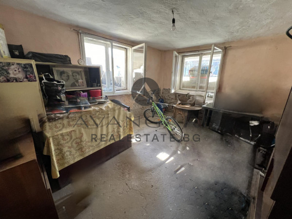 House floor + basement / Proslav