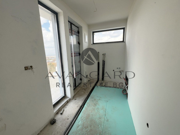 САМОСТОЯТЕЛНА ДВУЕТАЖНА КЪЩА С ДВОР с. Марково