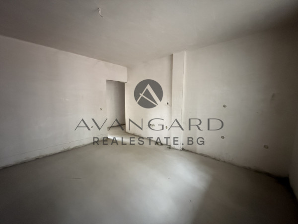 ТРИСТАЕН НЕОБЗАВЕДЕН! КАМЕНИЦА!