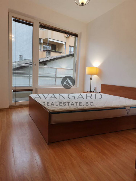 THREE BEDROOM FURNISHED! THE BREAKER!