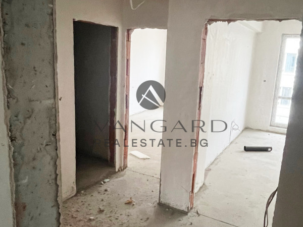 One -bedroom apartment with south exposure to Act 16