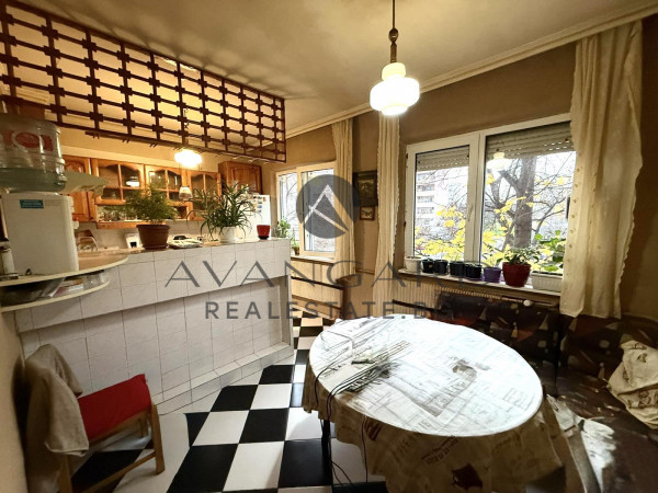 Three-room REAL SQUARE SQUARE POST OFFICE