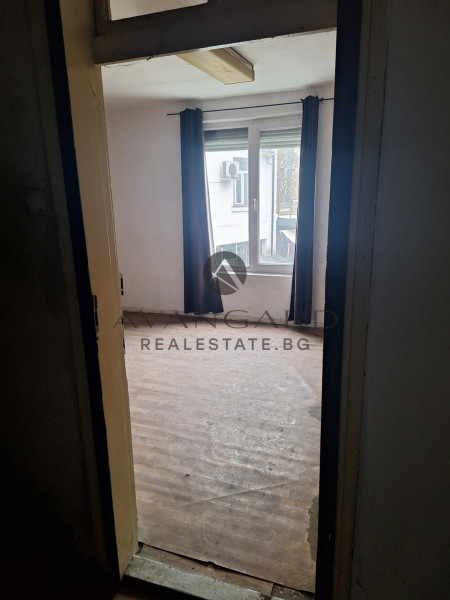 DETACHED HOUSE / TRAP