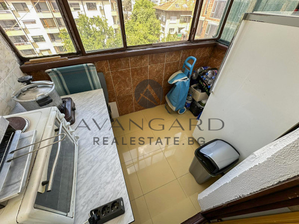 Spacious two -bedroom with four separate rooms / real square footage / south exposure / center