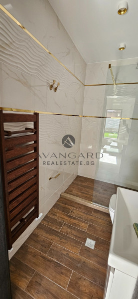 TWO-STOREY HOUSE Belashtitsa village