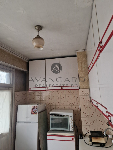 Двустаен с три отделни стаи до ОУ,,Елин Пелин"