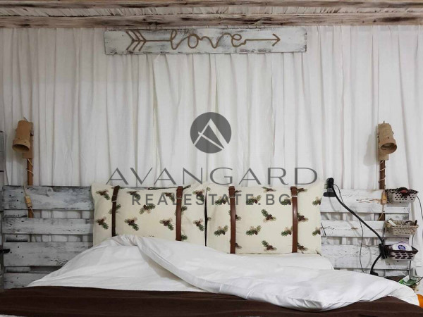 Къща с двор и офис сграда / Сточна гара