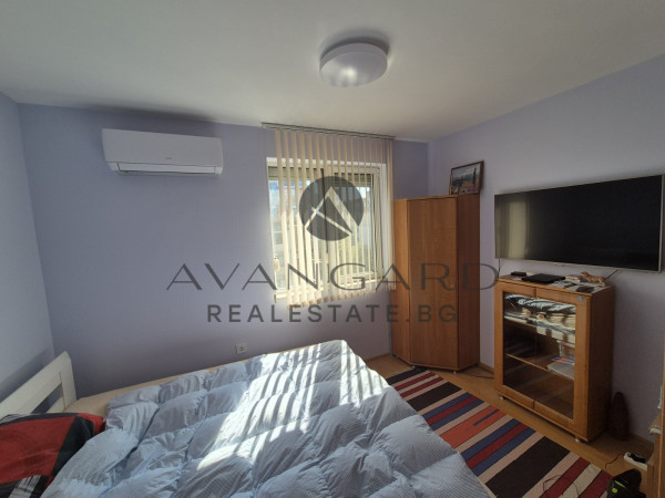 Two -bedroom apartment with underground parking space/ Kyuchuk Paris