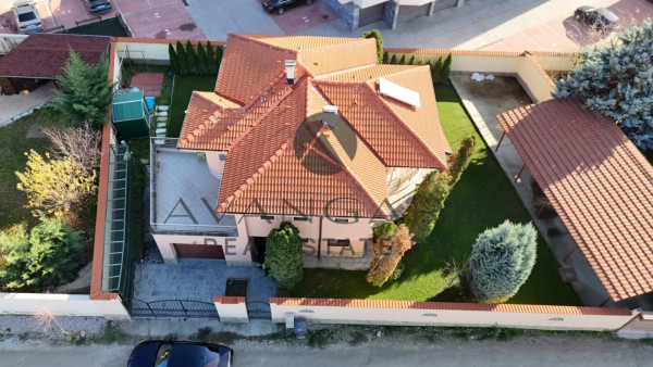 DETACHED LUXURY HOUSE WITH YARD IN OSTROMILA!!!