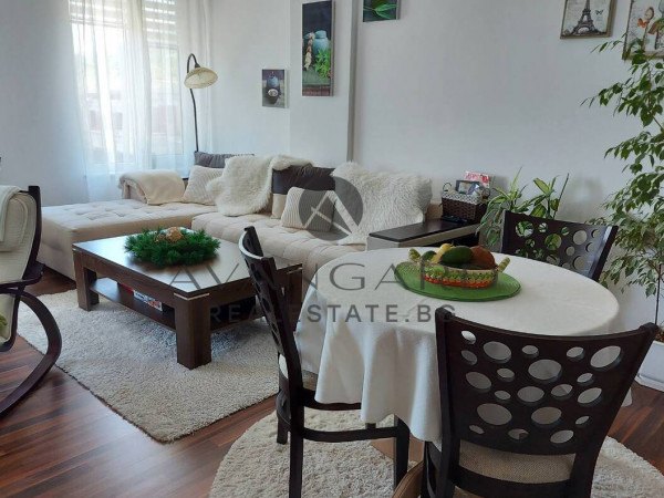 THREE-ROOM APARTMENT WITH UNDERGROUND PARKING SPACE IN MARKOVO
