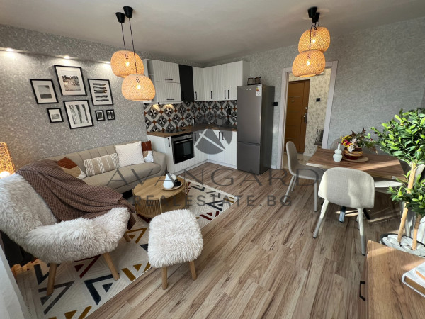 UNIQUE THREE-ROOM APARTMENT
