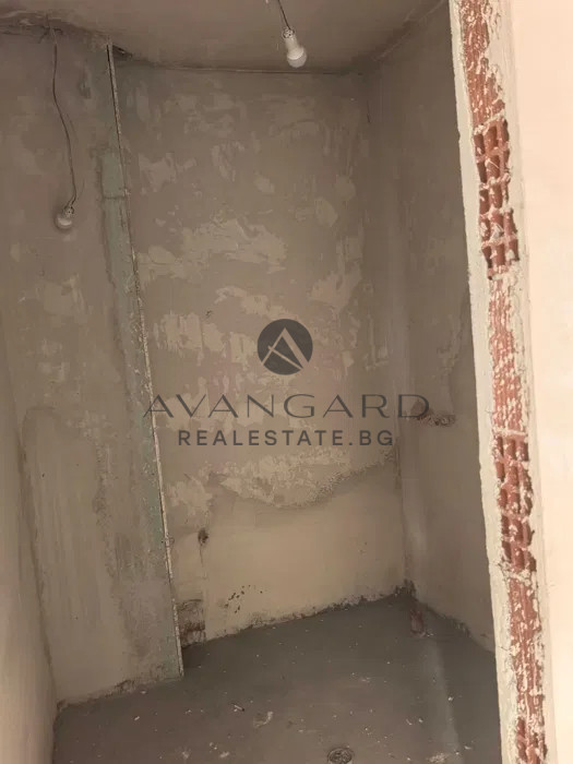 ACT 14! THREE-ROOM APARTMENT / THRACIA