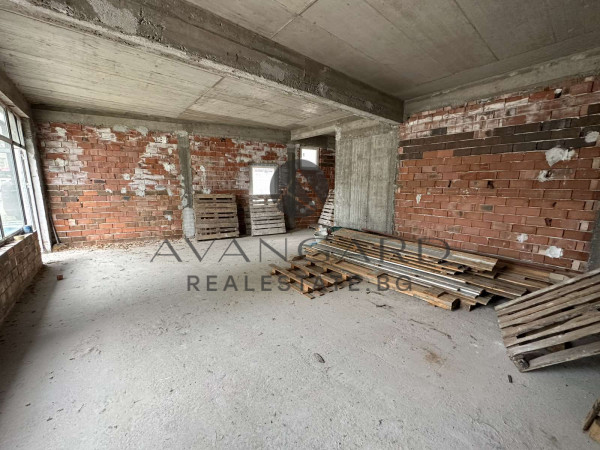 ДВЕ ТРИЕТАЖНИ ОГЛЕДАЛНИ КЪЩИ / С. ЦАРАЦОВО