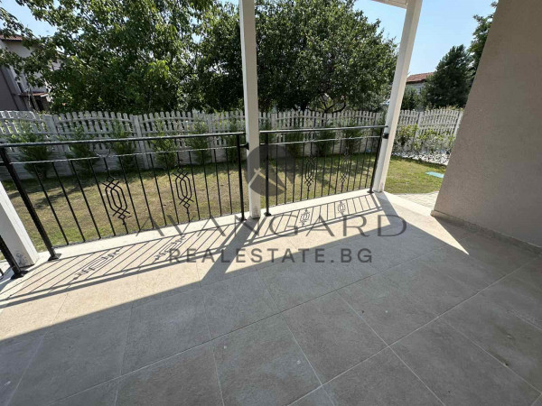 House with yard / act16 / Komatevo