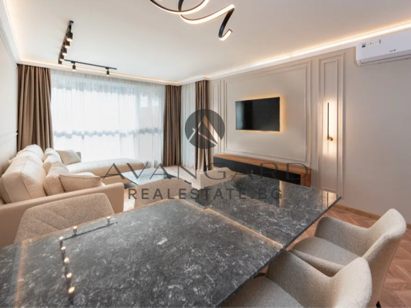 LUXURY TWO-ROOM APARTMENT WITH PARKING SPACE