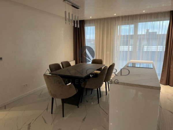 ACT 16! Luxury four-room apartment with garage and parking space