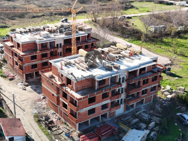 Тристаен апартамент с Двор