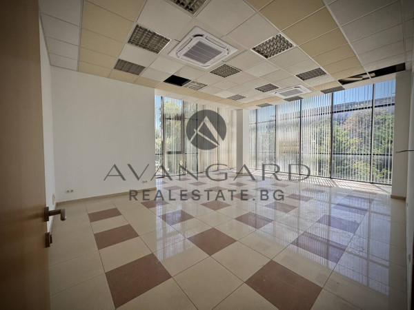 ПРОСТОРЕН ОФИС / ТОП ЛОКАЦИЯ / ЦЕНТЪР