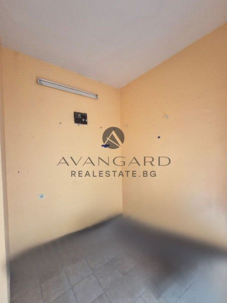 Two -storey house with shop / city garden