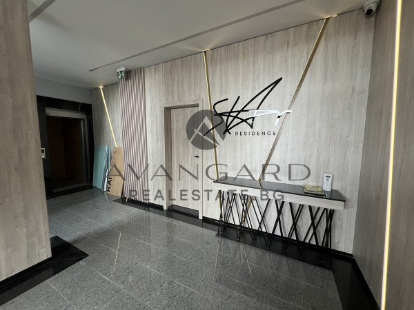 Four -bedroom with parking space in a luxury building