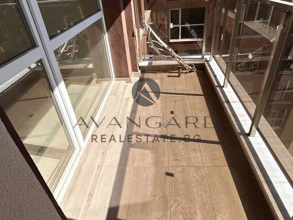 ДВУСТАЕН В КЮЧУК ПАРИЖ С АКТ 16 !