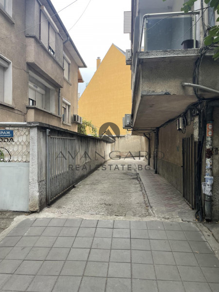 ПОДЗЕМЕН ГАРАЖ В КЪРШИЯКА ДО НОВОТЕЛА