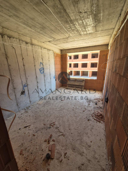 One -bedroom apartment with parking space included in the price