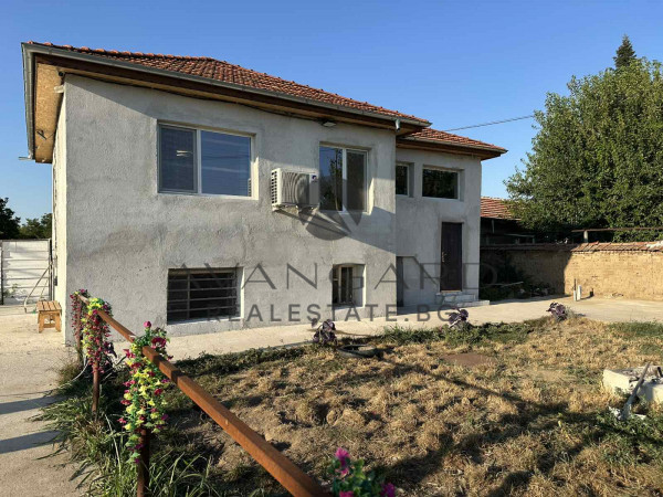 A detached house in the village of Tsalapitsa!