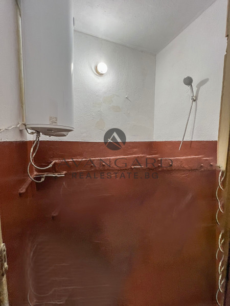 One -bedroom apartment with three separate rooms in Kamenitsa 1