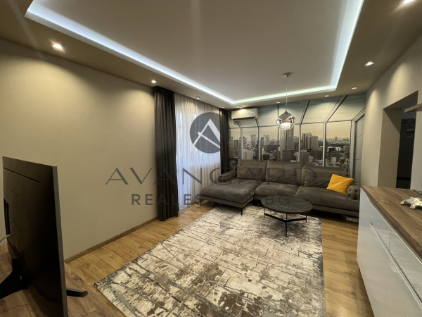 LUXURIOUSLY FURNISHED MULTI-ROOM APARTMENT