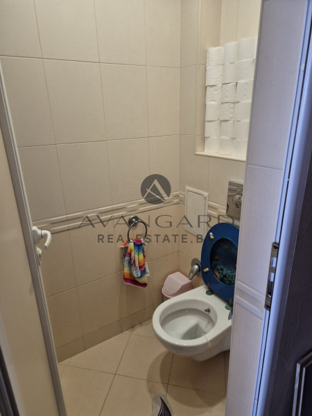 Two -bedroom apartment with underground parking space/ Kyuchuk Paris