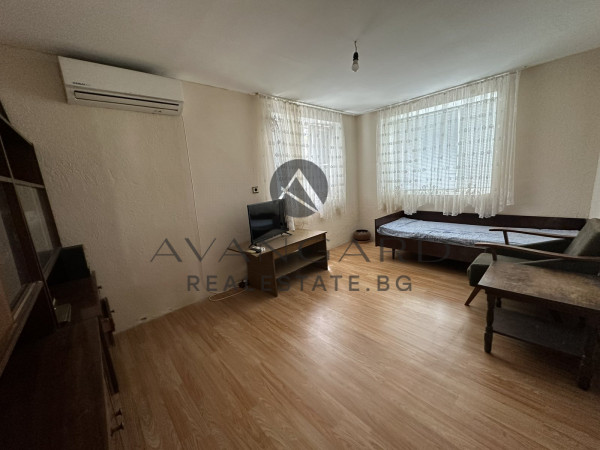 Independent house with yard and garage! Branipole!