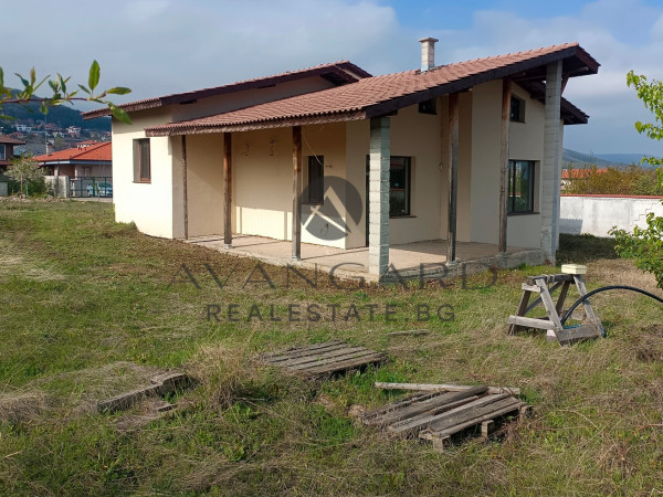 One -storey house with 1000 sq.m. yard in the village of Markovo