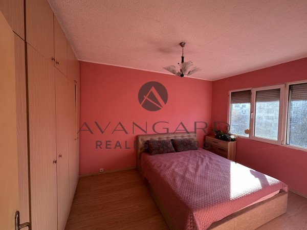 Three separate rooms! Real square footage! Kyuchuk Paris!