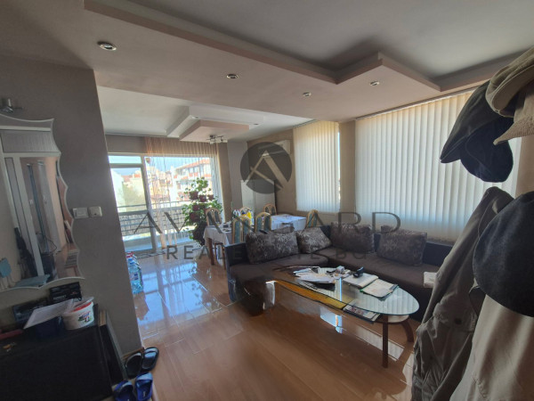 Two -bedroom apartment with underground parking space/ Kyuchuk Paris
