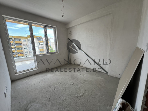 Spacious three -bedroom in front of Act 14 South
