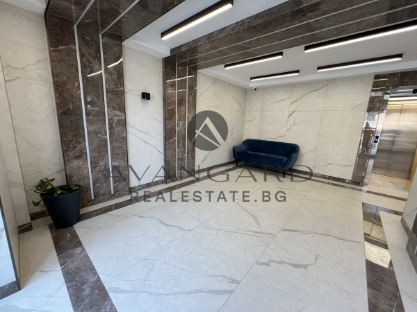 One bedroom apartment in a luxury building with Act 16!
