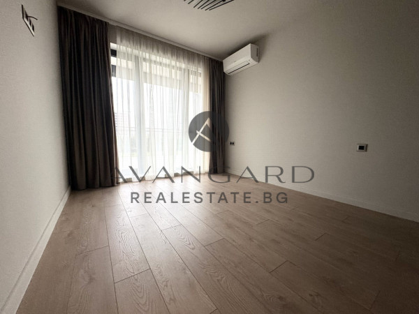 THREE-ROOM APARTMENT WITH ACT 16 WITH COURTYARD