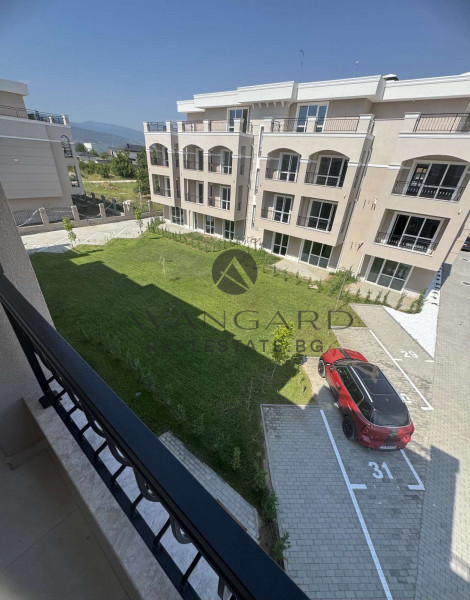 A spacious three bedroom in a luxury building with Act 16