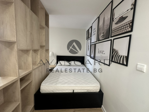 ONE BEDROOM DESIGNER FURNISHED! SMYRNENSKY!
