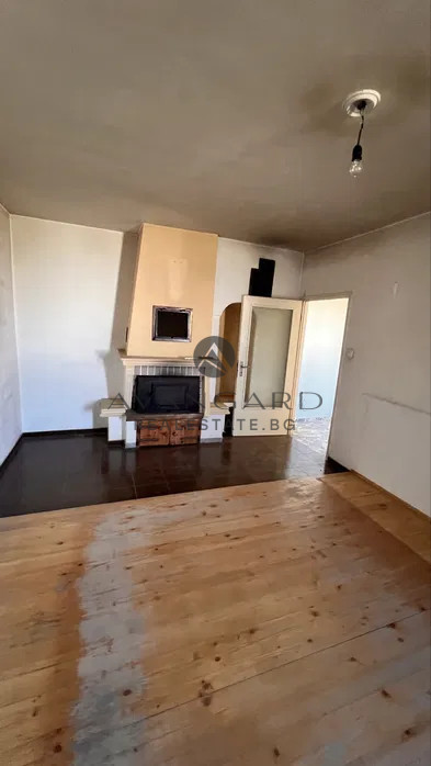 One -bedroom with three separate rooms and real square footage/ Kyuchuk Paris