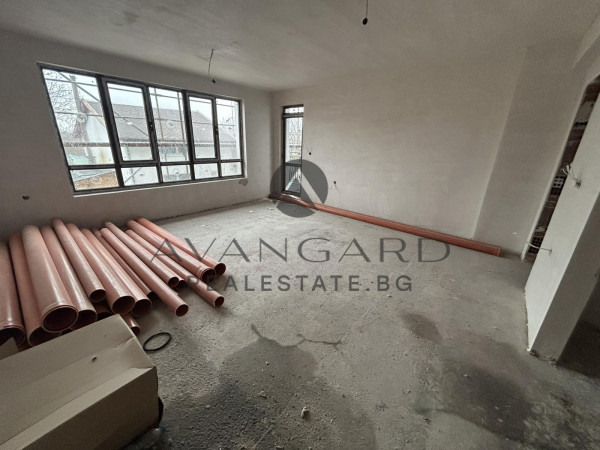 BARGAINFUL! THREE-ROOM APARTMENT WITH PARKING SPACE IN FRONT OF ACT 15